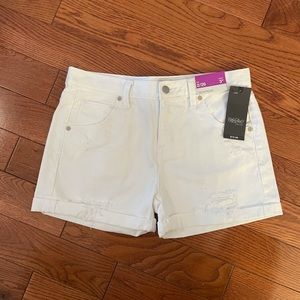 White denim boyfriend midi shorts